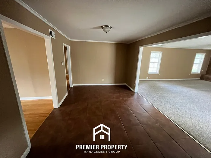 1360 Winfield Rd — Photo 4