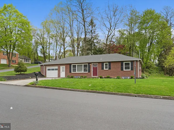 403 N Duke St, Hummelstown, PA 17036