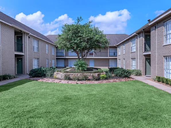 Residence at Garden Oaks