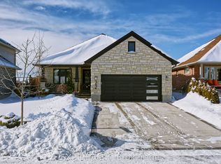 22 Oakmont St, Saint Thomas, ON N5R0G2