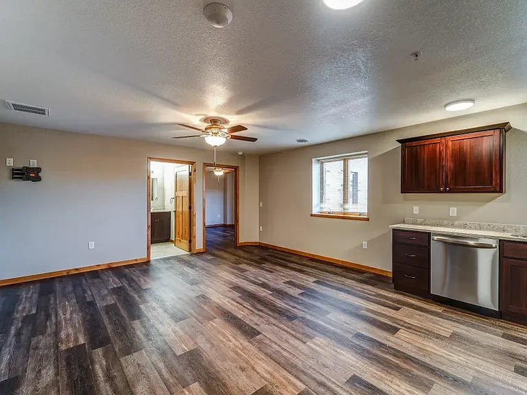 Sunset Place Apartments — Photo 50