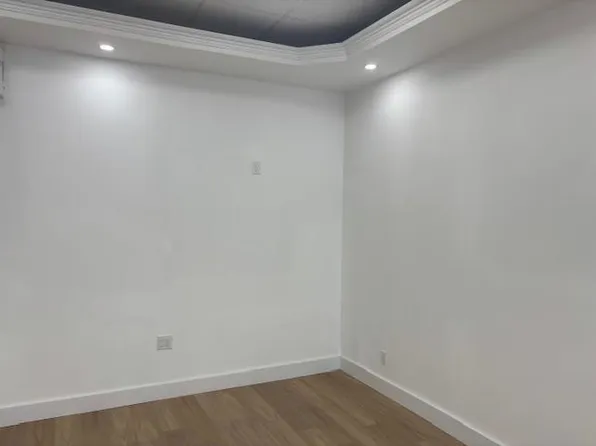 629 Washington Street image 4 of 8