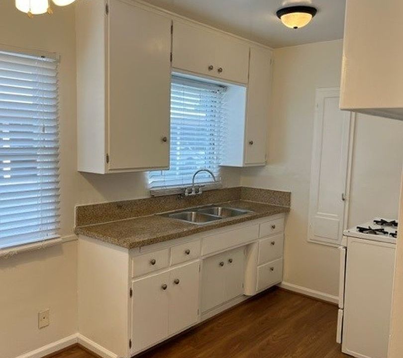 1st image of 1515 E Broadway APT 7