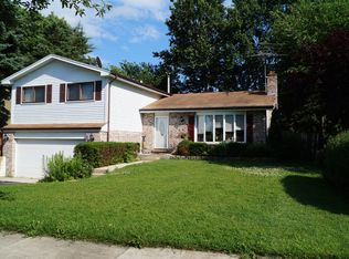 13 Chevy Chase Dr, Buffalo Grove, IL