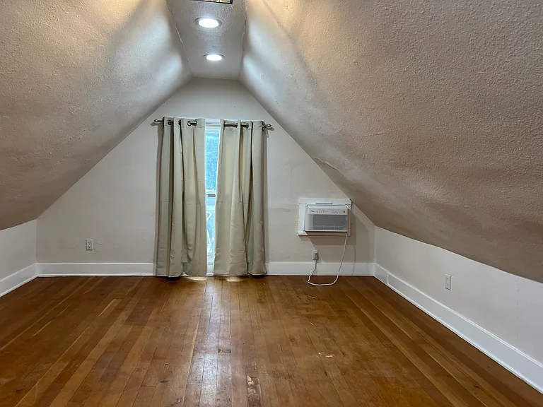 1662 N Allen Ave — Photo 6