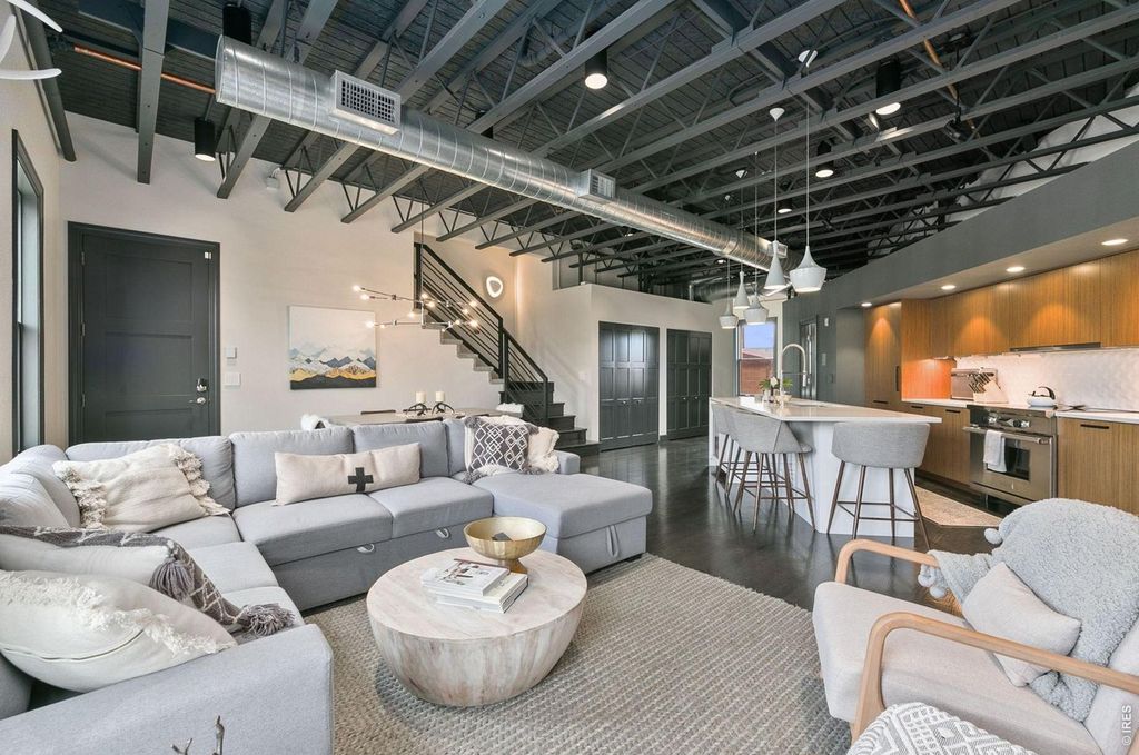 261 Pine St #206