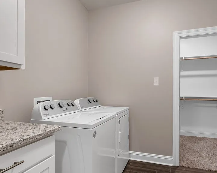 211 Hyperion St — Photo 6