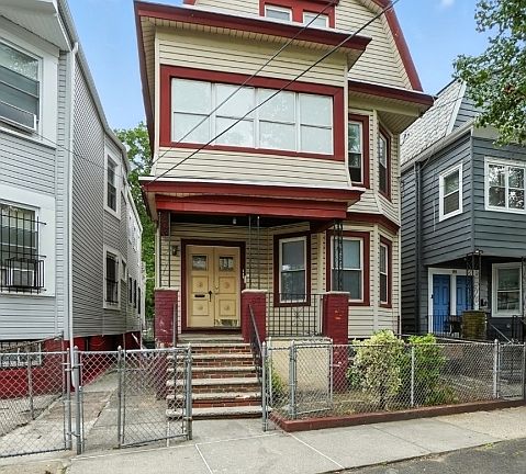 3rd image of 97 Hopkins Pl