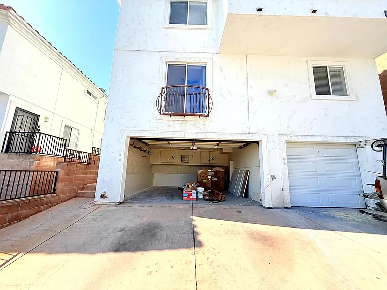 762 W. 21st St. — Photo 26