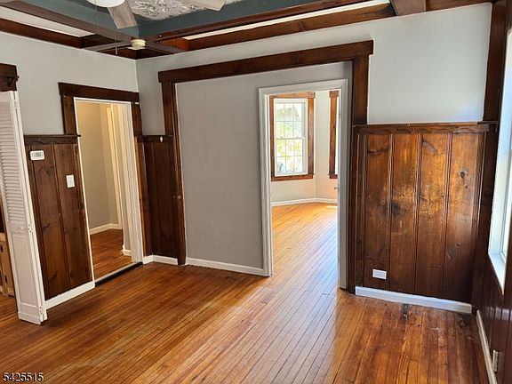 5th image of 296 Woodside Ave
