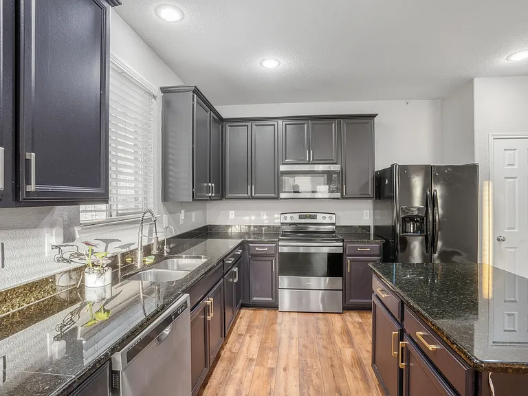 8101 Kurgan Trl — Photo 10