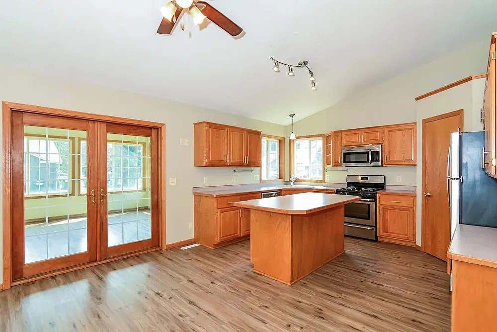 5 bed, 2767 sqft, $3,395 — Photo 3