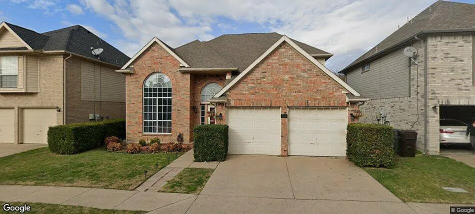 3 bed, 2.5 bath, 2047 sqft, $2,100 — Photo 1