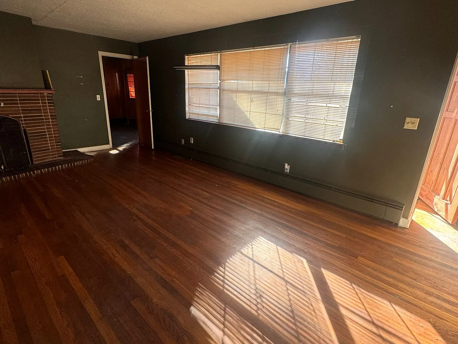 4 bed, 2848 sqft, $1,800 — Photo 2