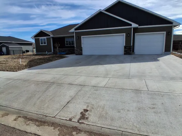1435 Torrey Pines Ave, Mitchell, SD 57301
