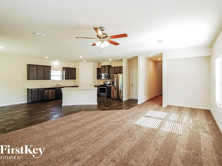 325 Jarama Cir — Photo 3