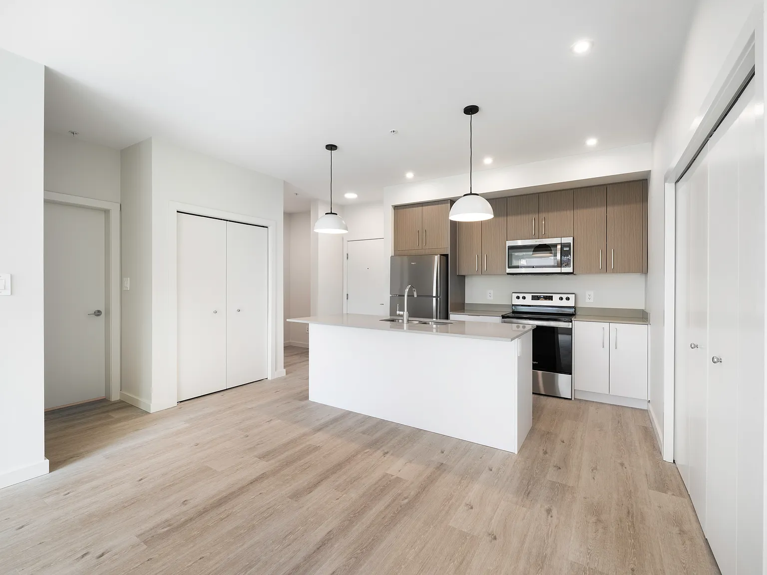 Uptown Residences Building A — Photo 3