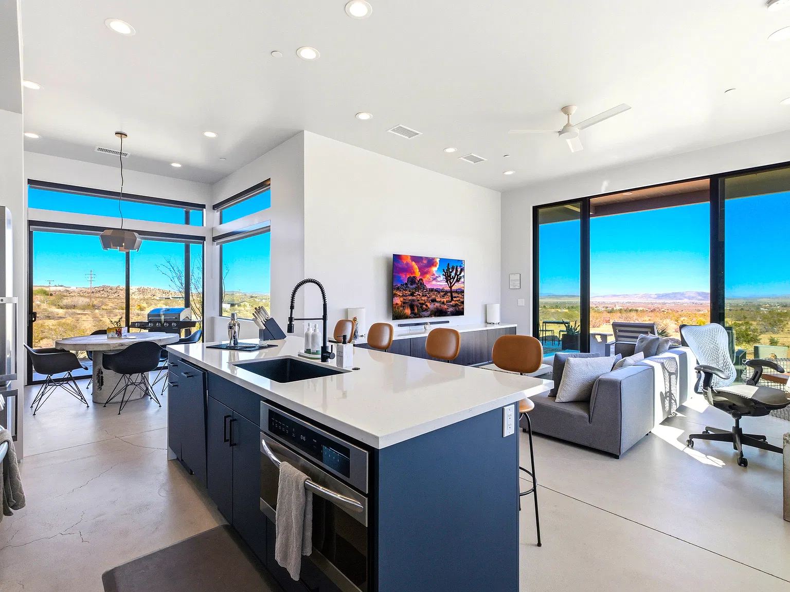 2 bed, 1260 sqft, $6,995 — Photo 2