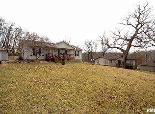 2724 Sheridan Rd, Pekin, IL 61554