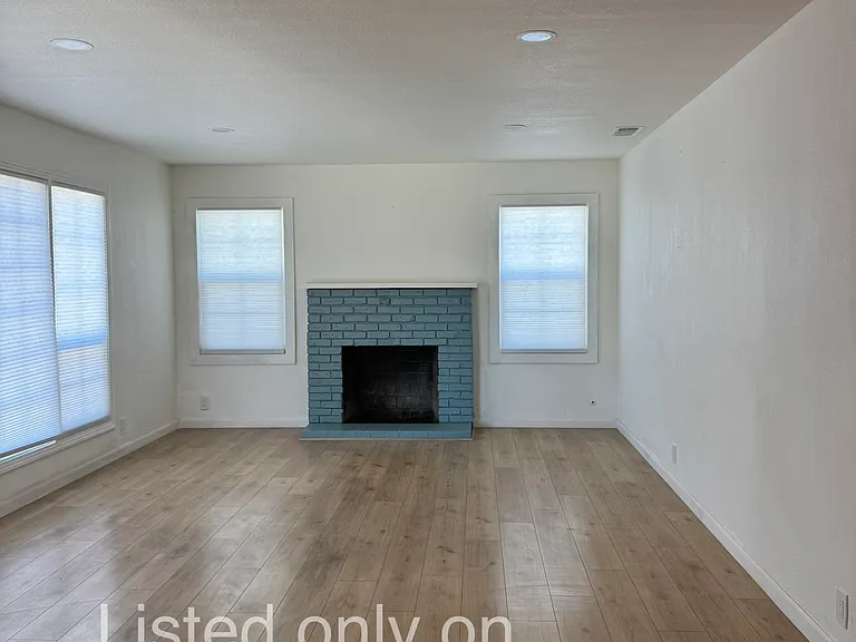 5536 Fruitridge Rd — Photo 2