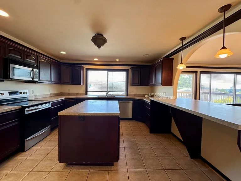 1331 SW Harbor Vista Cir — Photo 15