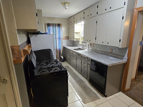 3rd image of 523 E End Ave