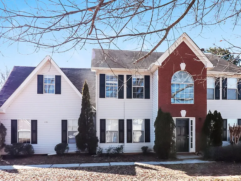 409 Grove Park Dr — Photo 1