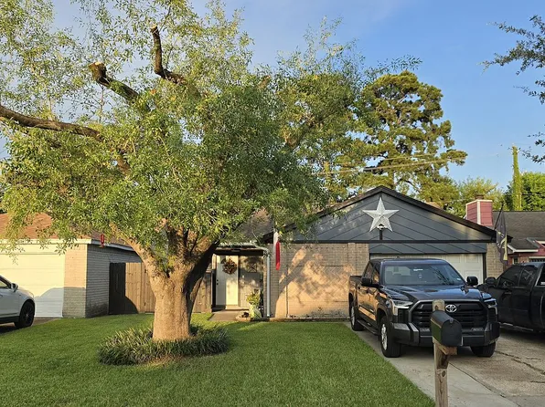 8646 Flower Path St, Houston, TX 77044