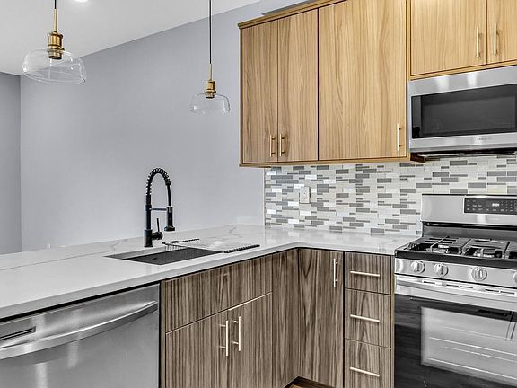 4th image of 2434 N Hancock St #1