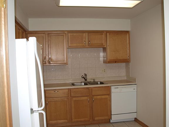 4th image of 31 Washington Blvd APT 212