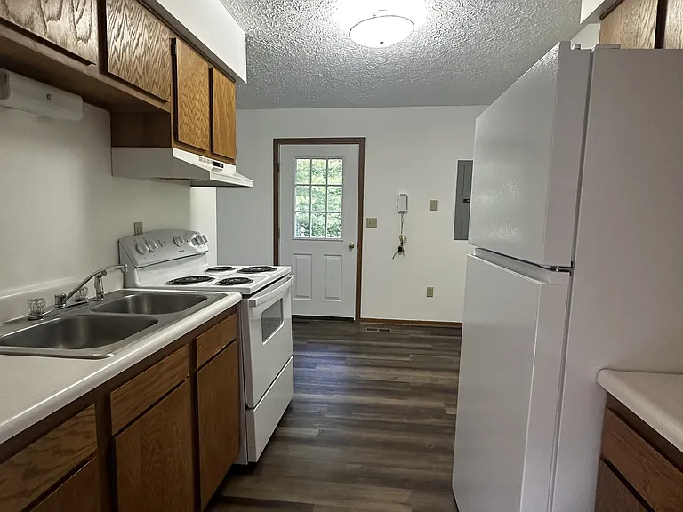 106 Sharon Dr #2 — Photo 6