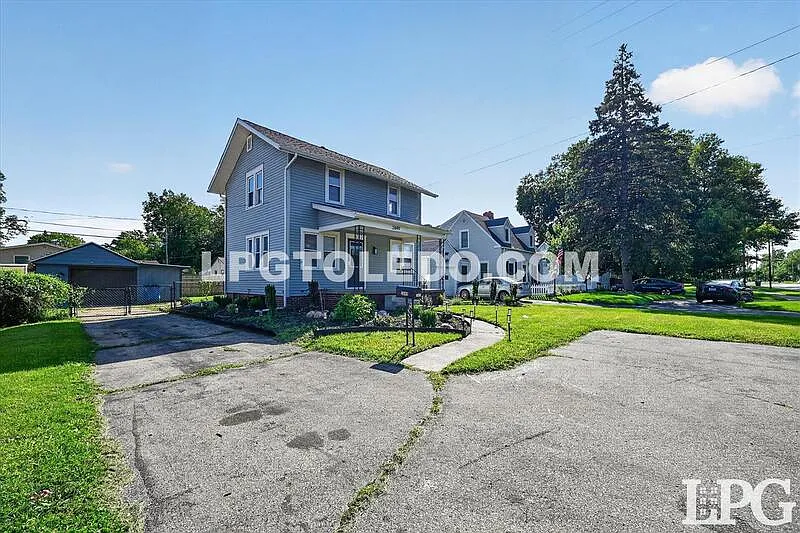 3 bed, 2.0 bath, 1214 sqft, $1,900 — Photo 2