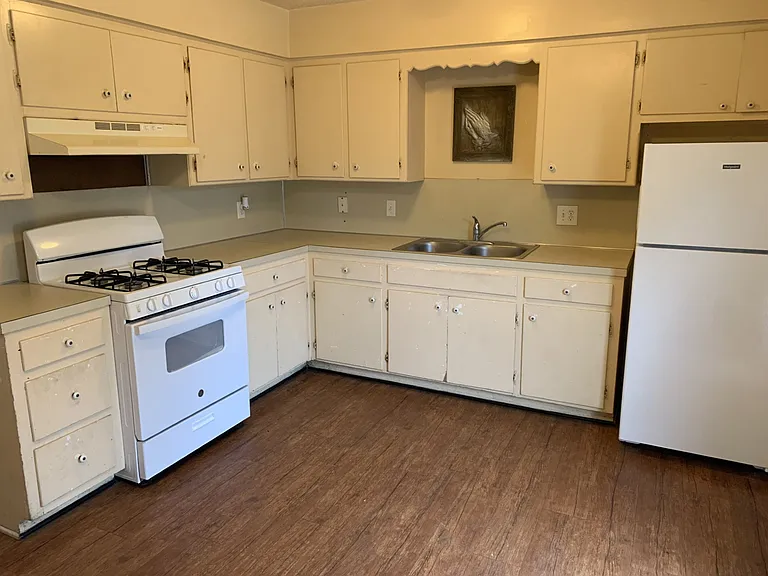 706 6th Ave NE — Photo 3