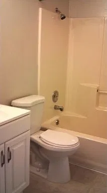 Gorgeous 4 bedroom Home — Photo 4