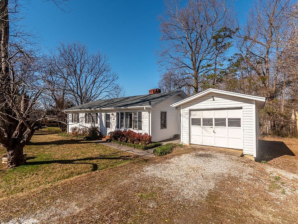 1st image of 214 Centerwood Dr