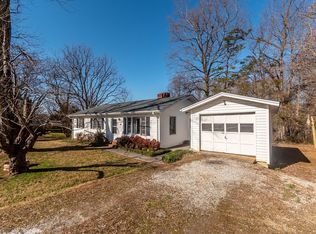 214 Centerwood Dr, Mount Airy, NC 27030