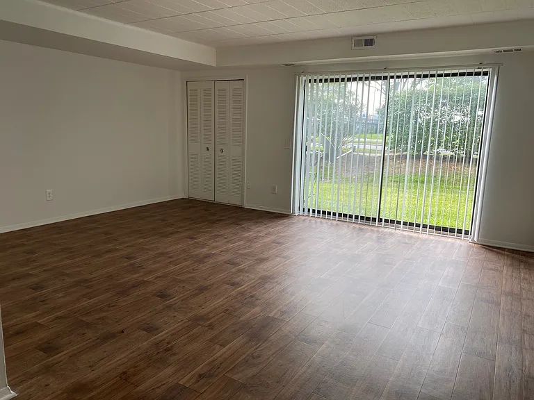 Palms East Apartments — Photo 21