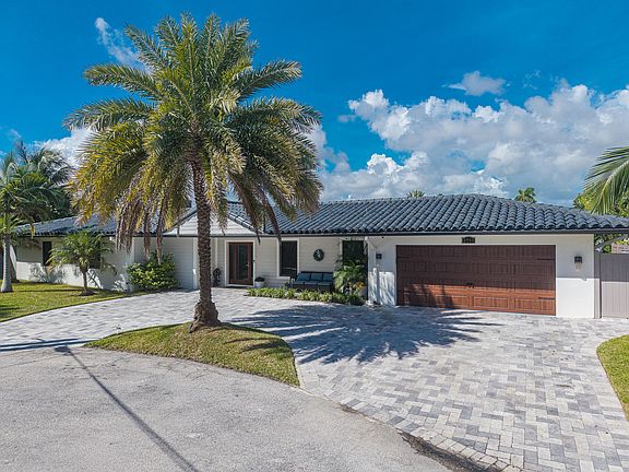 2nd image of 3711 NE 28TH Avenue