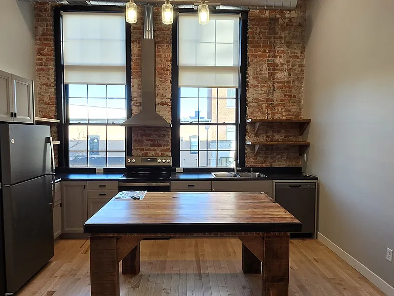 218 N Locust St #210 — Photo 2