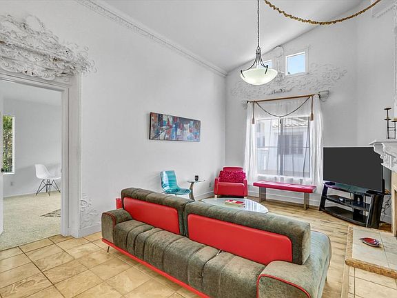 5th image of 5536 Renaissance Ave #1