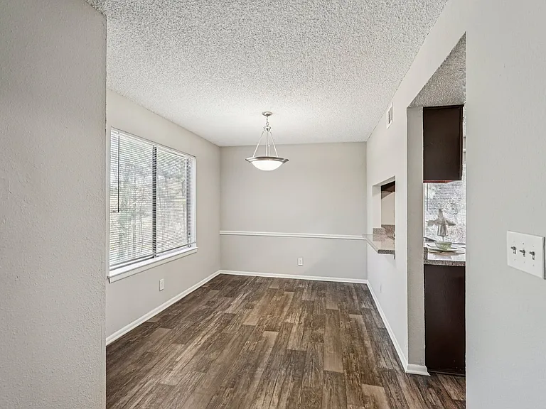 Las Palmas Apartments — Photo 77
