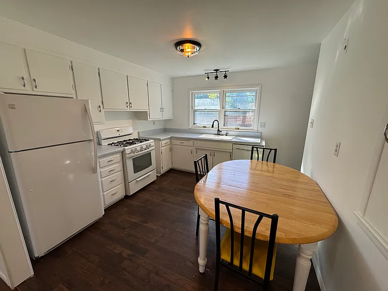 1809 Comanche Rd — Photo 4