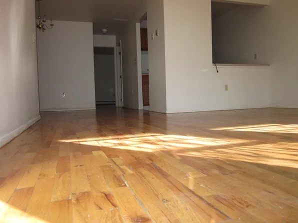 387 South Fifth Street image 13 of 17