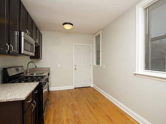 4th image of 4746.5 S Woodlawn Ave #W2