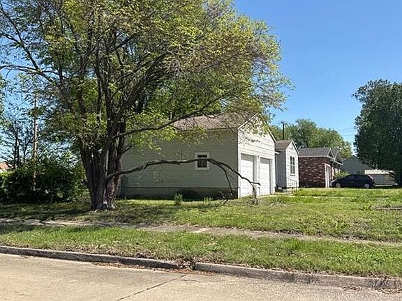 3rd image of 1900 Chandler Rd