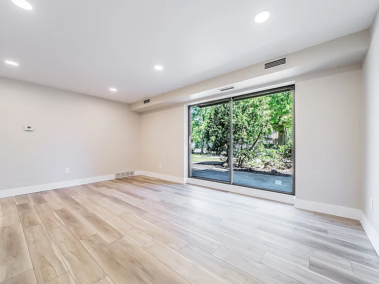Trenton Place Apartments — Photo 19