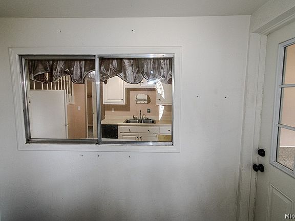 3rd image of 870 Ash Ln