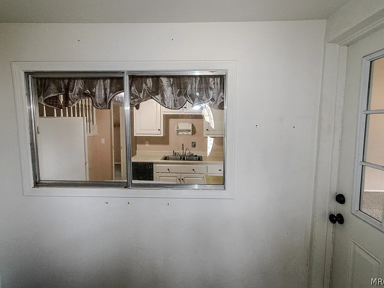 870 Ash Ln — Photo 4
