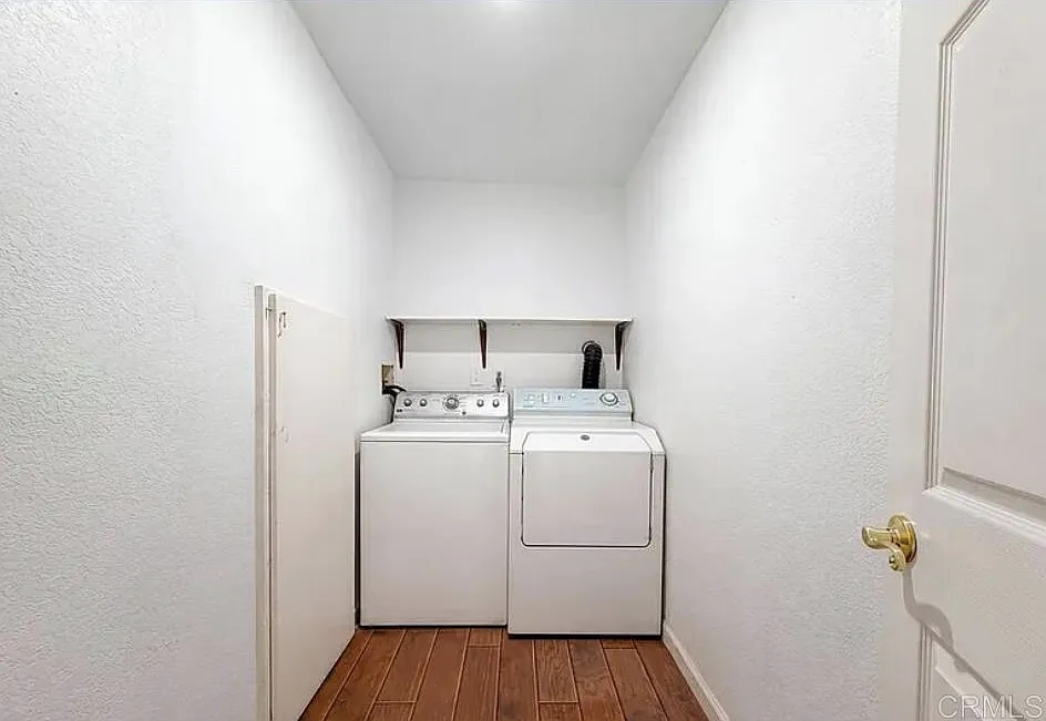 3 bed, 6.0 bath, 1645 sqft, $2,400 — Photo 3