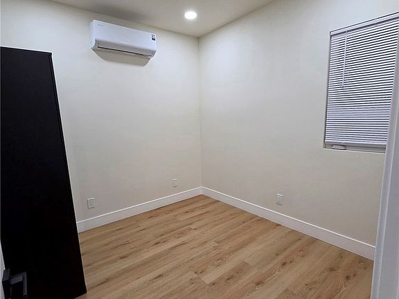 4th image of 5646 Andasol Ave